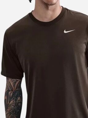 Nike Men's Brown Short Sleeve T-Shirt